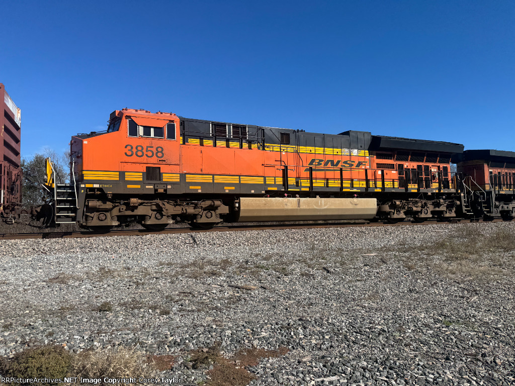 BNSF 3858